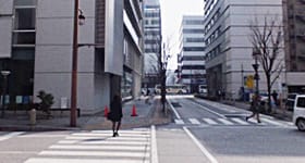 すぐ歩道がございます。【画像】