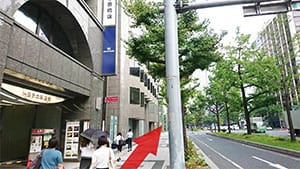 そのまま約100m直進します。【画像】