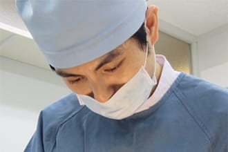 毛羽立った溶ける糸の挿入